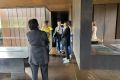 Un grupo de productores y localizadores internacionales visita la Garrotxa