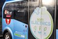 El primer autobús eléctrico de transporte a demanda ya circula por la Garrotxa